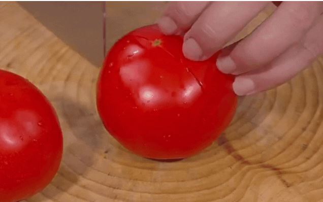 Khi nấu canh trứng cà chua, hầu hết mọi người đều sai bước này, chẳng trách trứng không mướt mềm và tạo vân đẹp mắt - Ảnh 1